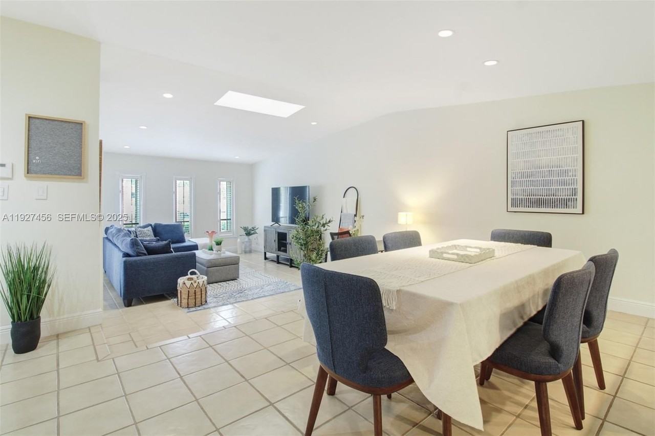 10629 Southwest 74th Terrace - Photo 5 of 21