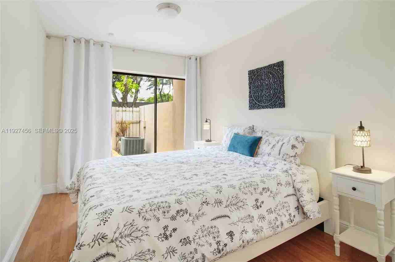 10629 Southwest 74th Terrace - Photo 7 of 21