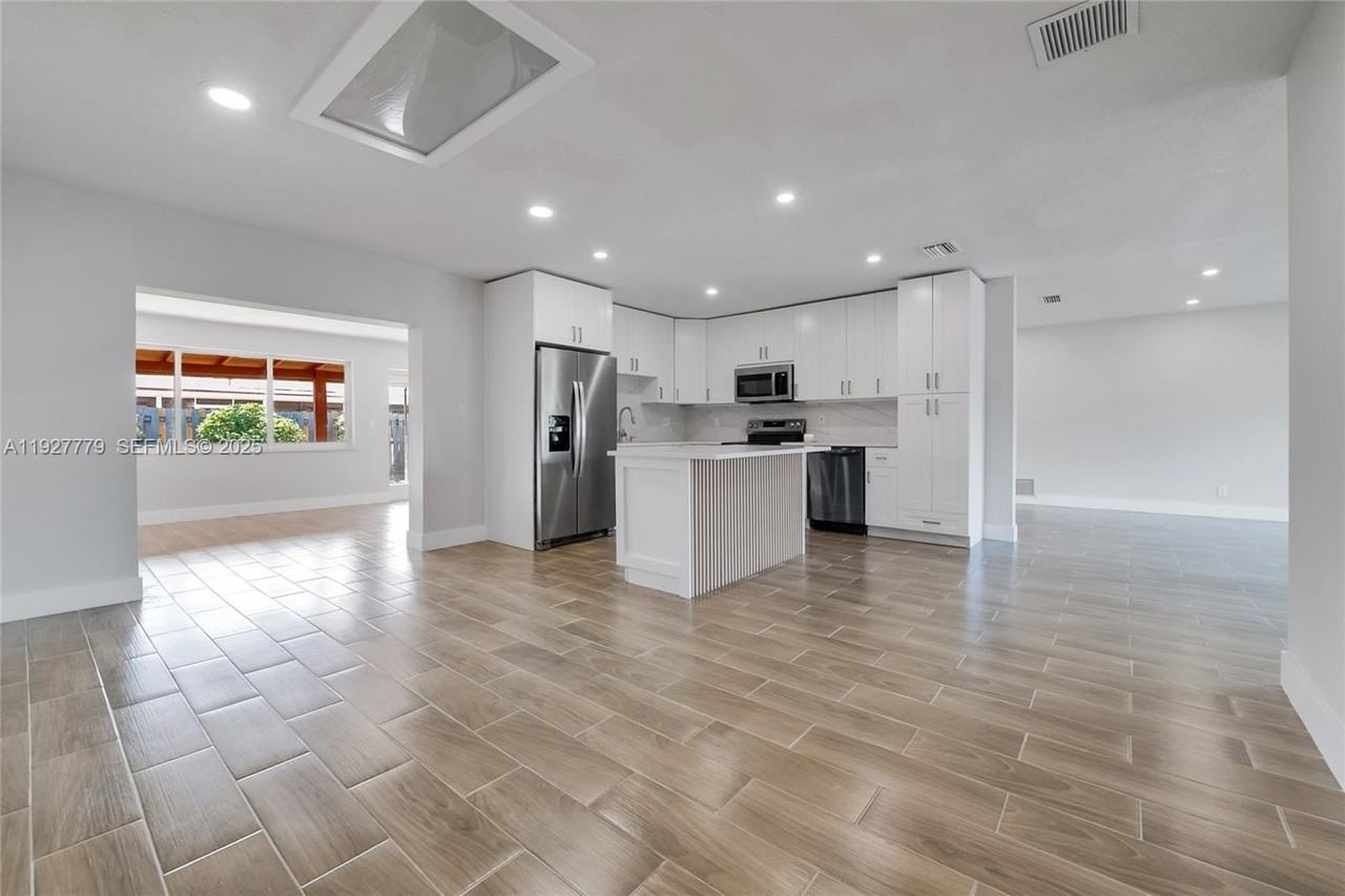 8952 Southwest 10th Terrace - Photo 2 of 15