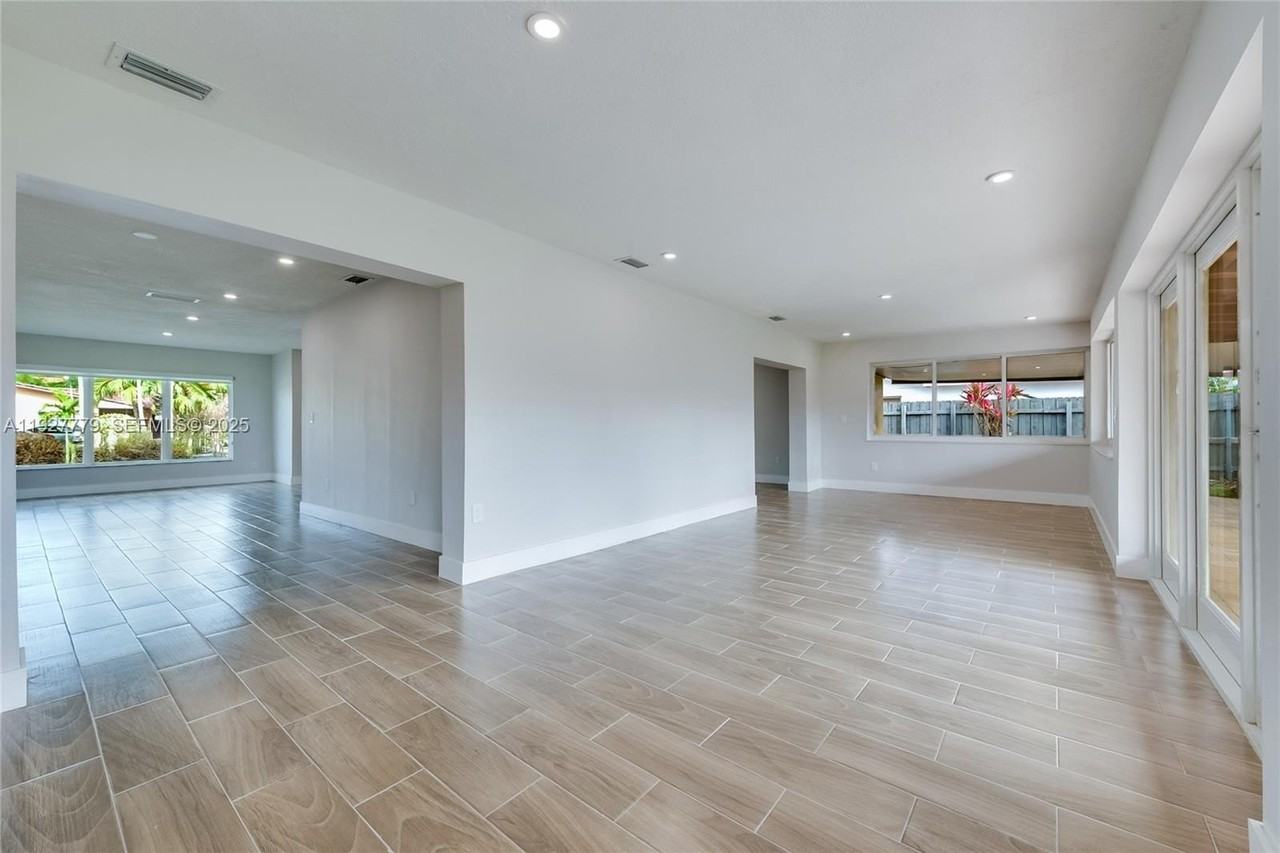 8952 Southwest 10th Terrace - Photo 5 of 15