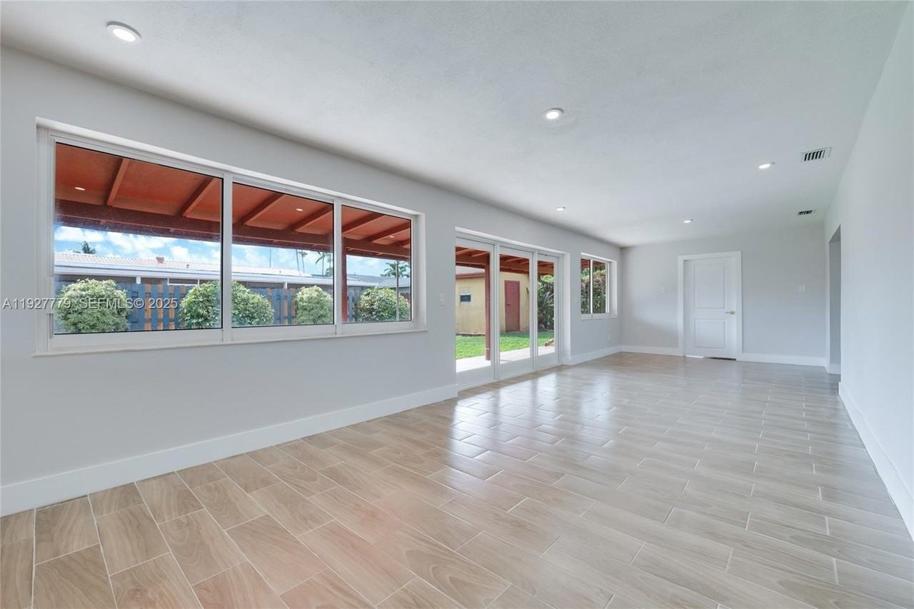 8952 Southwest 10th Terrace - Photo 6 of 15