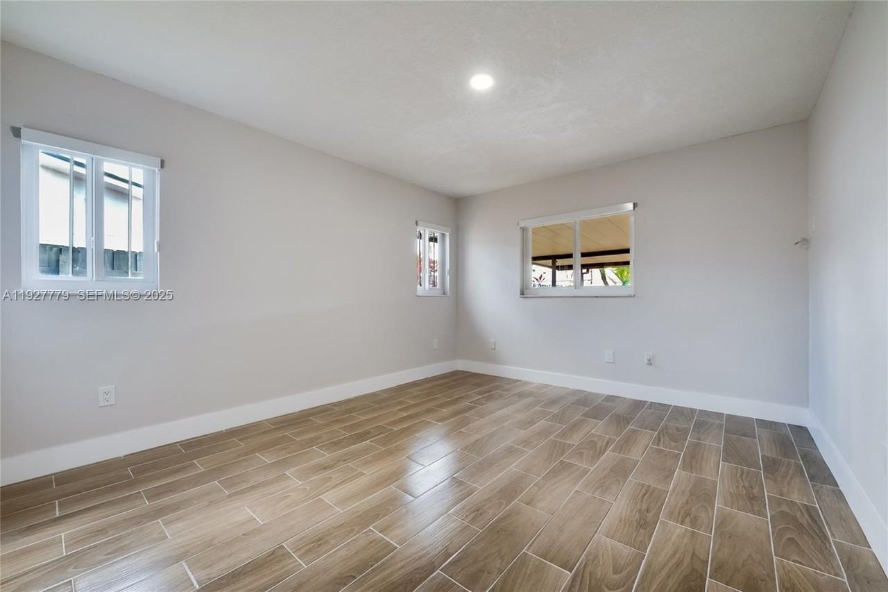 8952 Southwest 10th Terrace - Photo 7 of 15