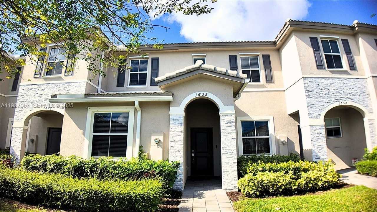 1668 Se 26th Ter #1668 - Photo 2 of 26