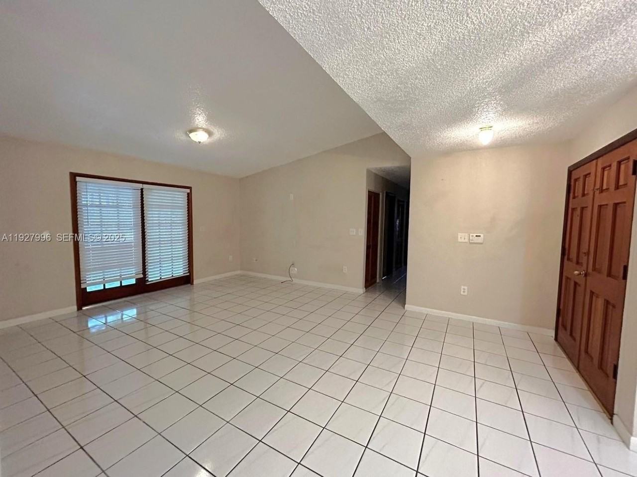 4531 Sw 146th Ct - Photo 4 of 24