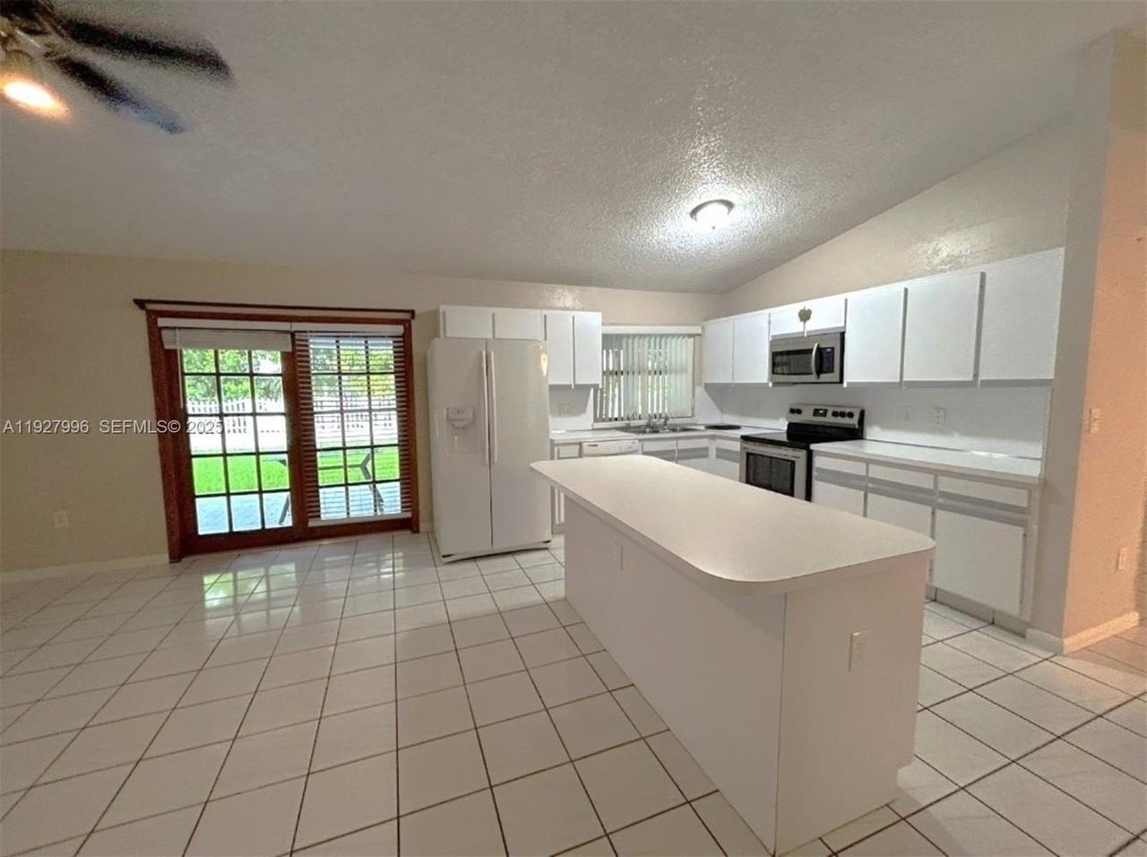 4531 Sw 146th Ct - Photo 7 of 24