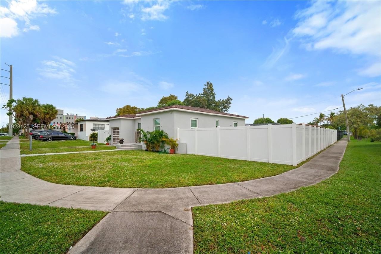 16101 Northeast 11th Avenue #0 - Photo 4 of 39