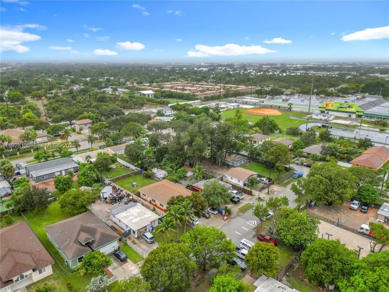 530 Northeast 34th Street #1 - Photo 3 of 48