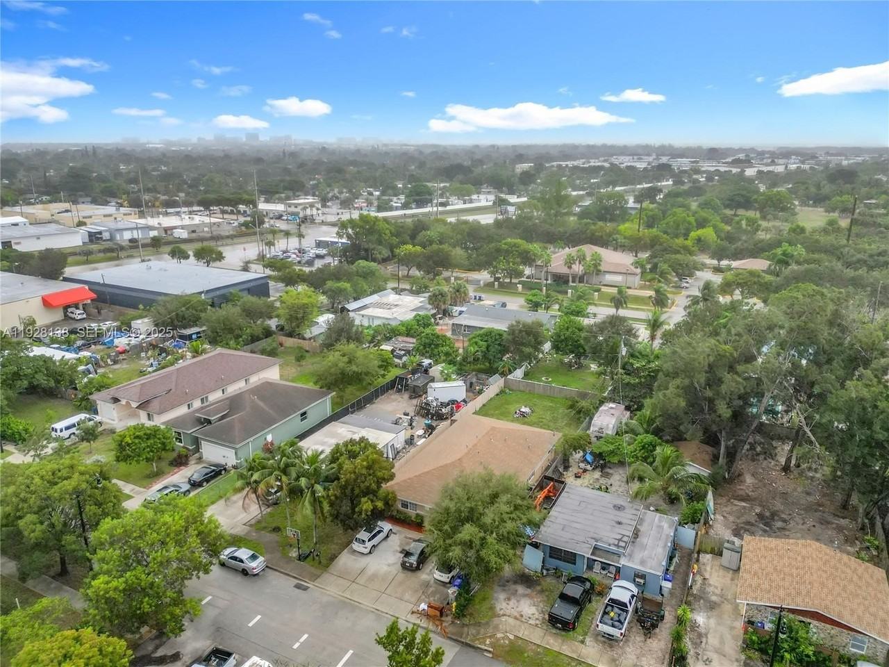 530 Northeast 34th Street #1 - Photo 5 of 48