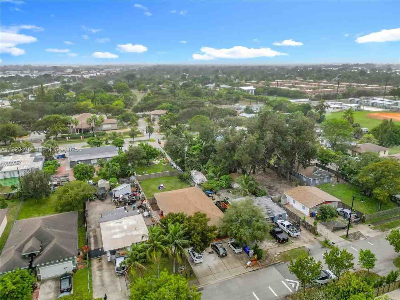 530 Northeast 34th Street #1 - Photo 7 of 48