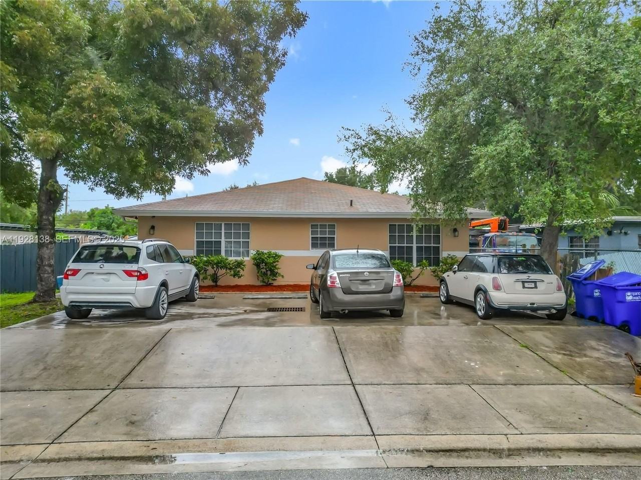 530 Ne 34th St #1 - Photo 3 of 48