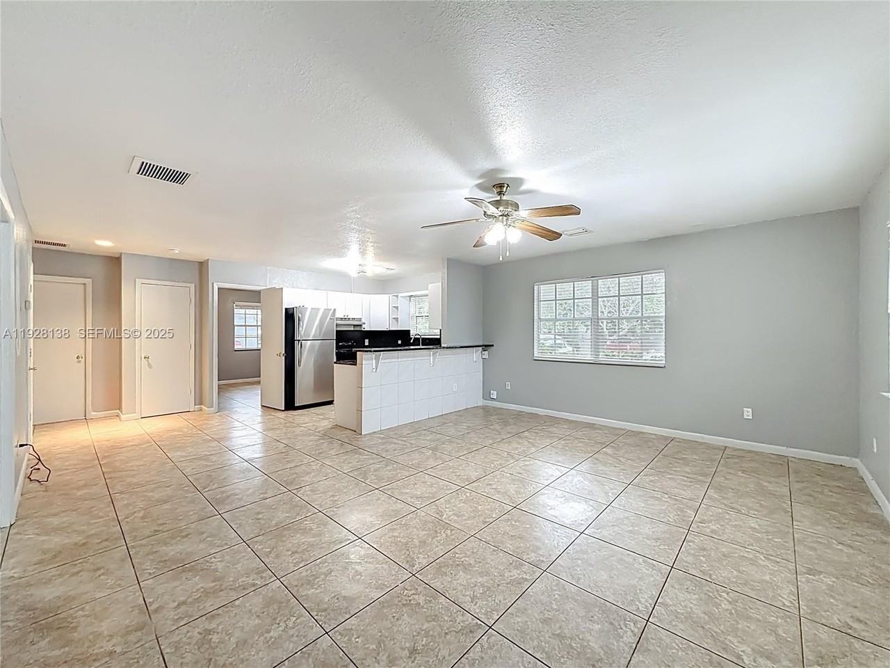 530 Ne 34th St #1 - Photo 7 of 48