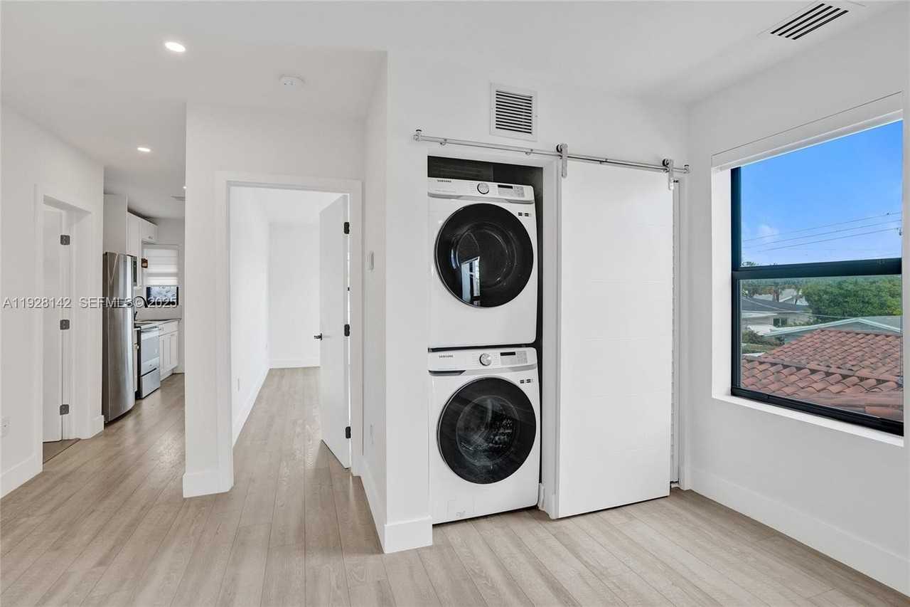 1721 Southwest 13th Street #4 - Photo 3 of 20