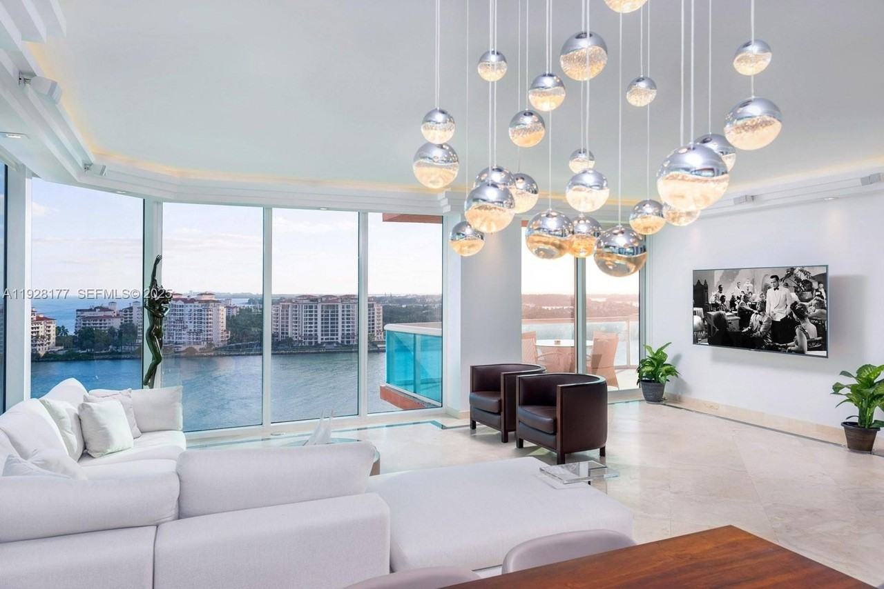 300 S Pointe Dr #1701 - Photo 3 of 35