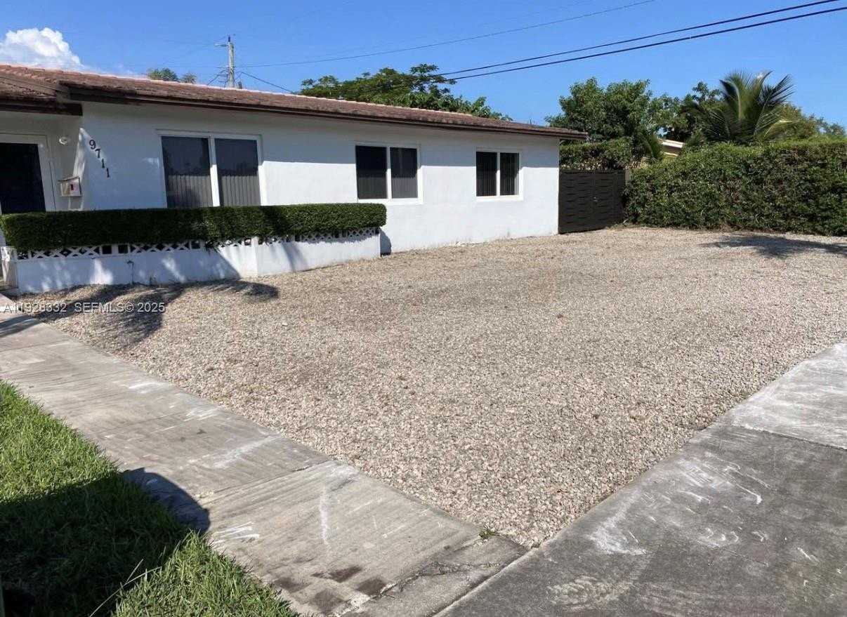 9711 Southwest 162nd Street - Photo 2 of 33