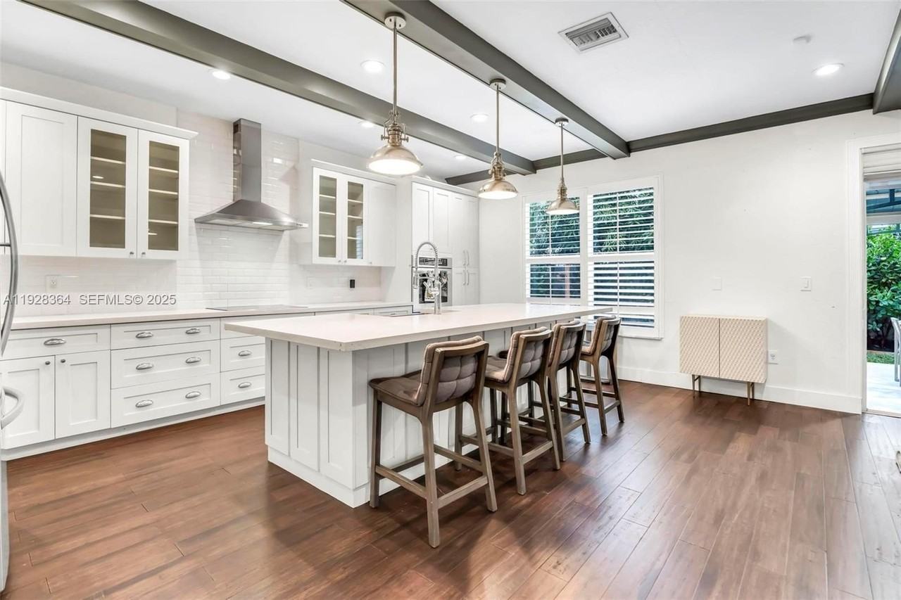 16437 Southwest 28th Street #0 - Photo 4 of 34