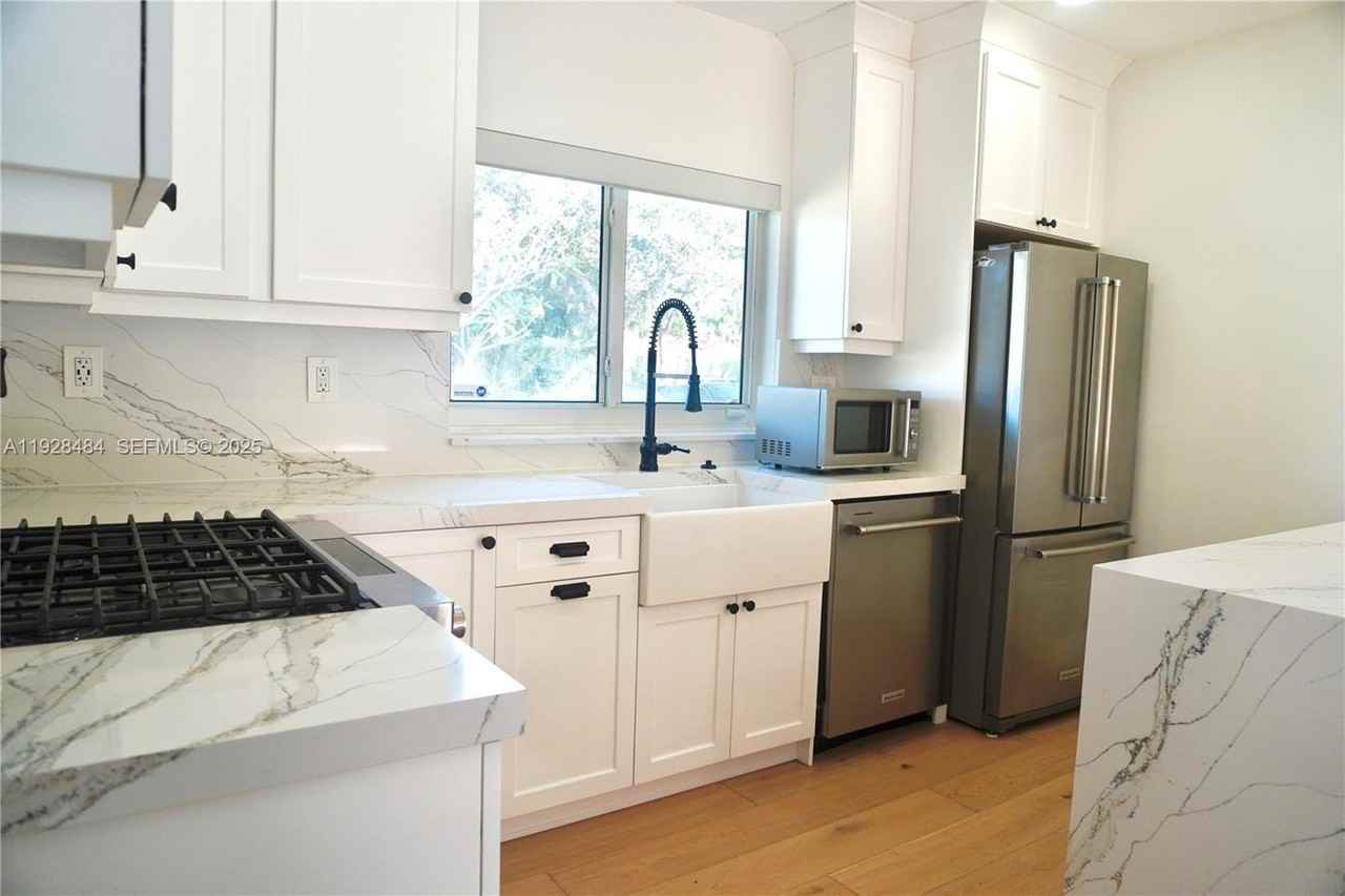 2 Northeast 108th Street - Photo 5 of 31