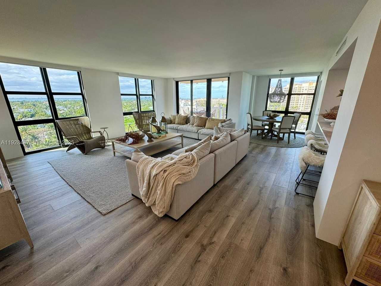 1121 Crandon Blvd #E1001