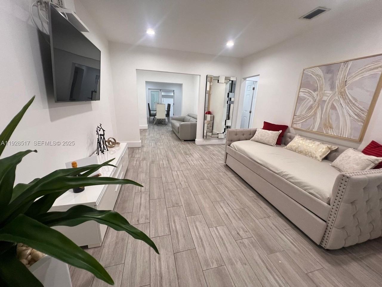 3675 Southwest 26th Street - Photo 4 of 29