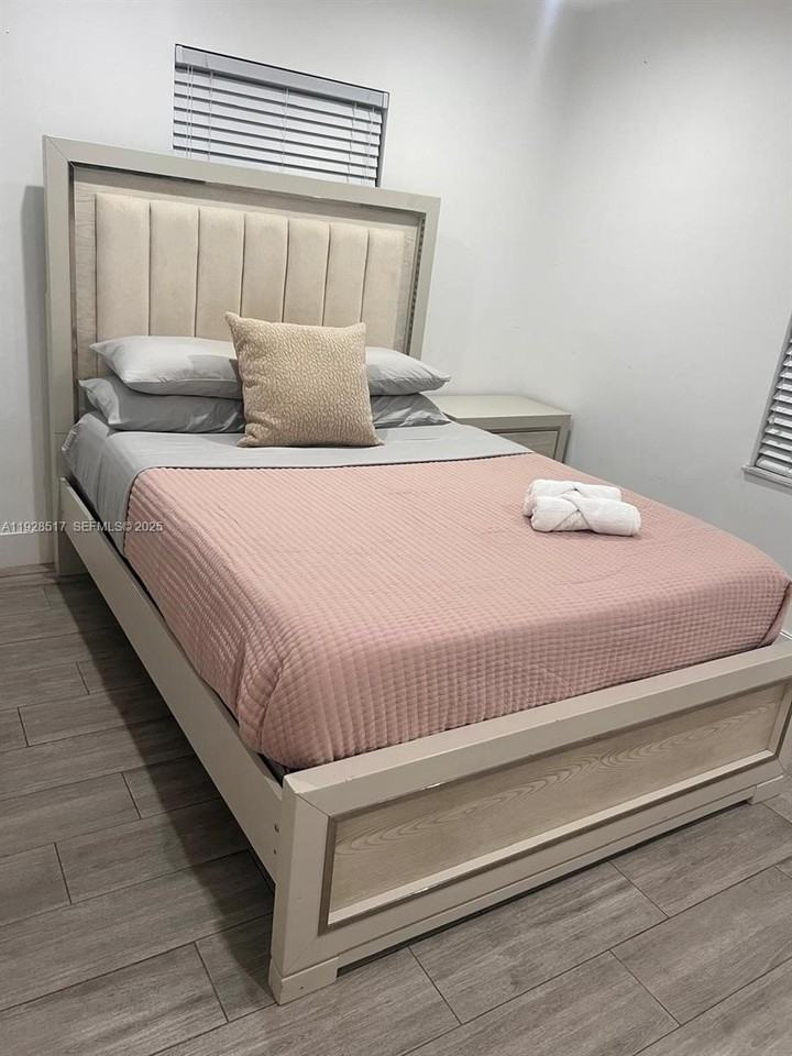 3675 Southwest 26th Street - Photo 7 of 29