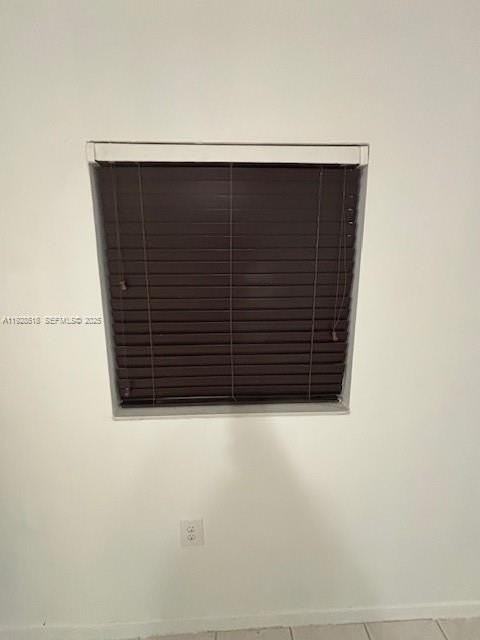 541 East 16th Street #B - Photo 5 of 8