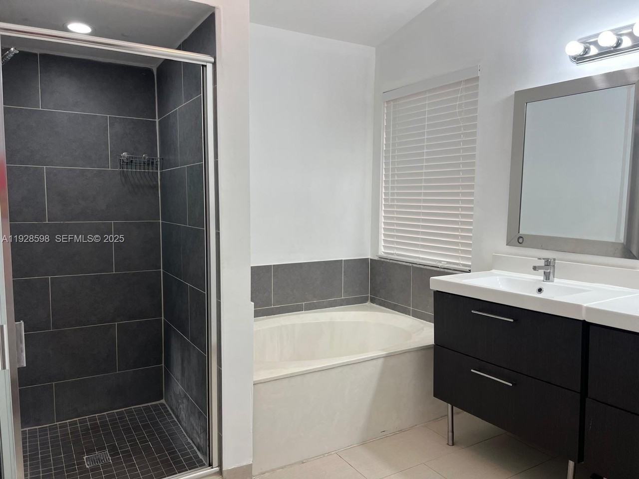 4979 Southwest 123rd Terrace - Photo 5 of 9