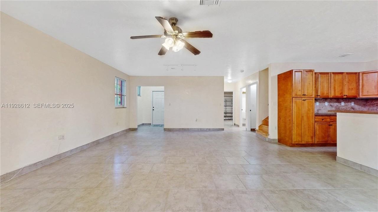 15735 Southwest 92nd Avenue - Photo 2 of 25