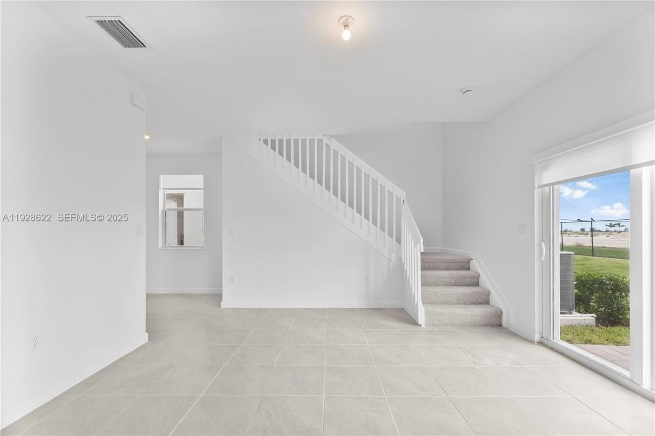 2498 Southeast 25th Street - Photo 4 of 47