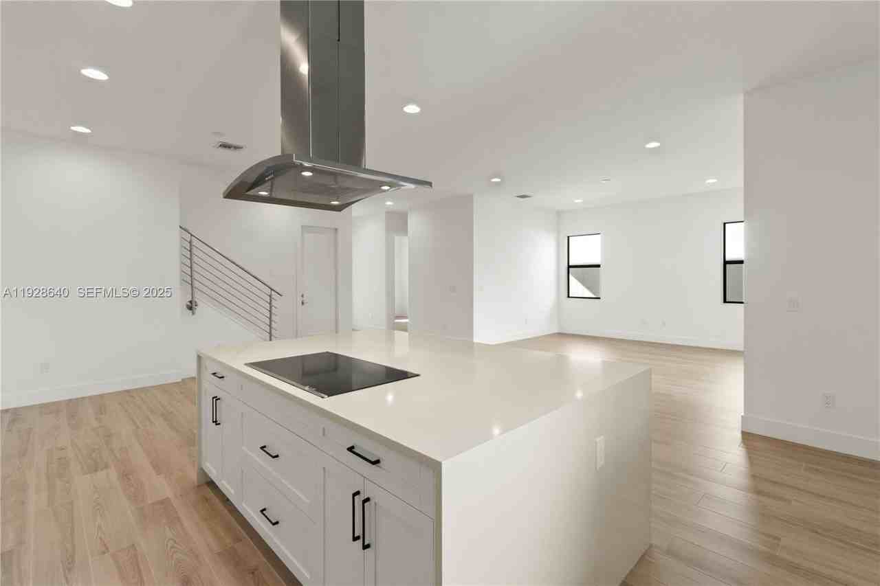 1419 Southwest 23rd Street #0 - Photo 6 of 17