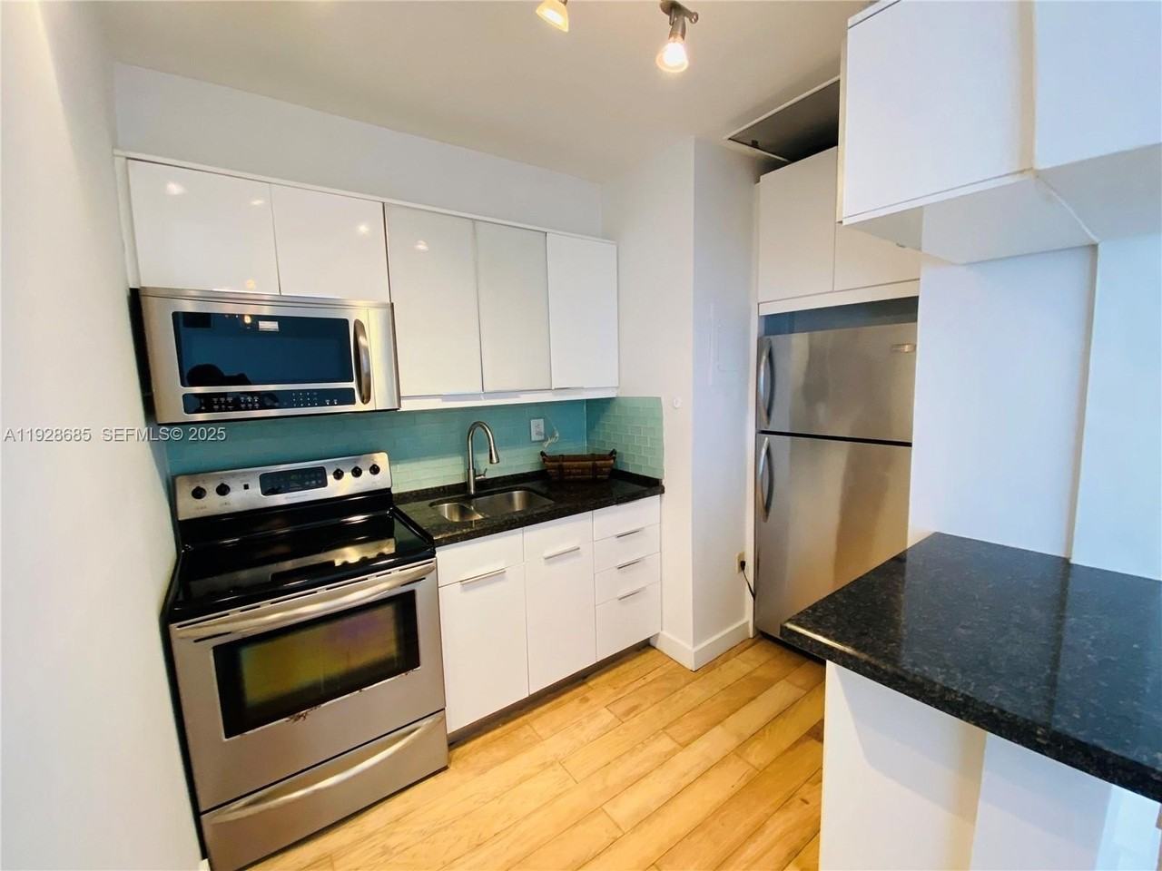 6881 Bay Dr #11 - Photo 5 of 21