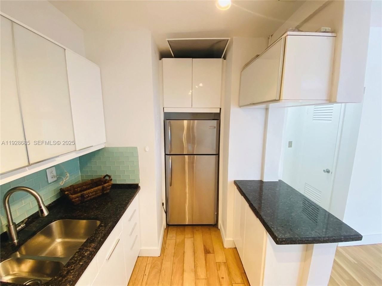 6881 Bay Dr #11 - Photo 7 of 21