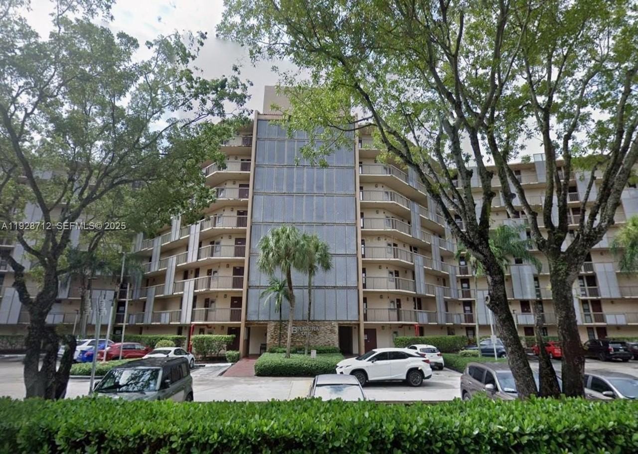 3301 N Country Club Dr #803