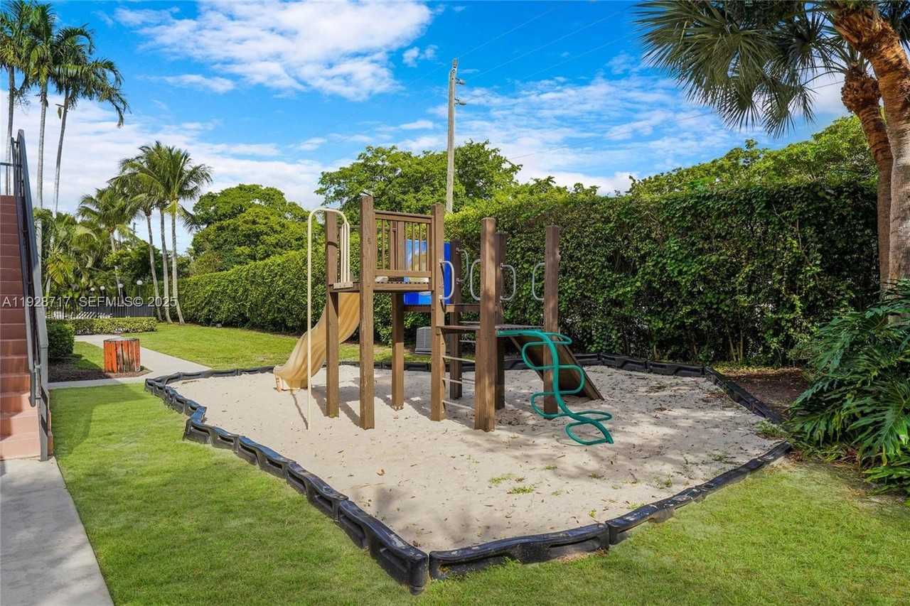 1010 Belmont Place #1010 - Photo 4 of 34