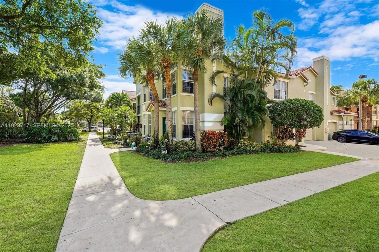 1010 Belmont Place #1010 - Photo 5 of 34