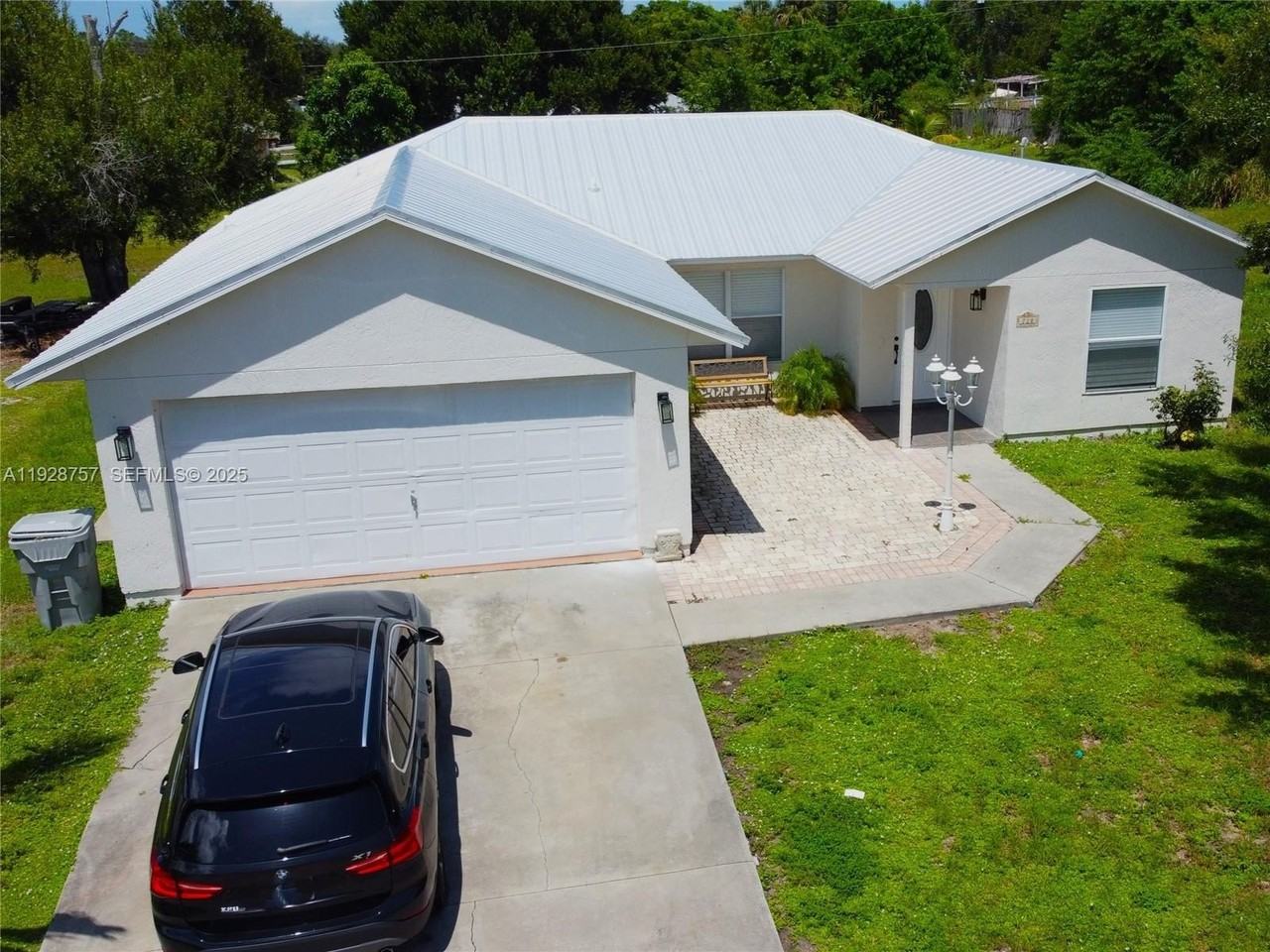 720 2nd Place Southwest - Photo 6 of 44