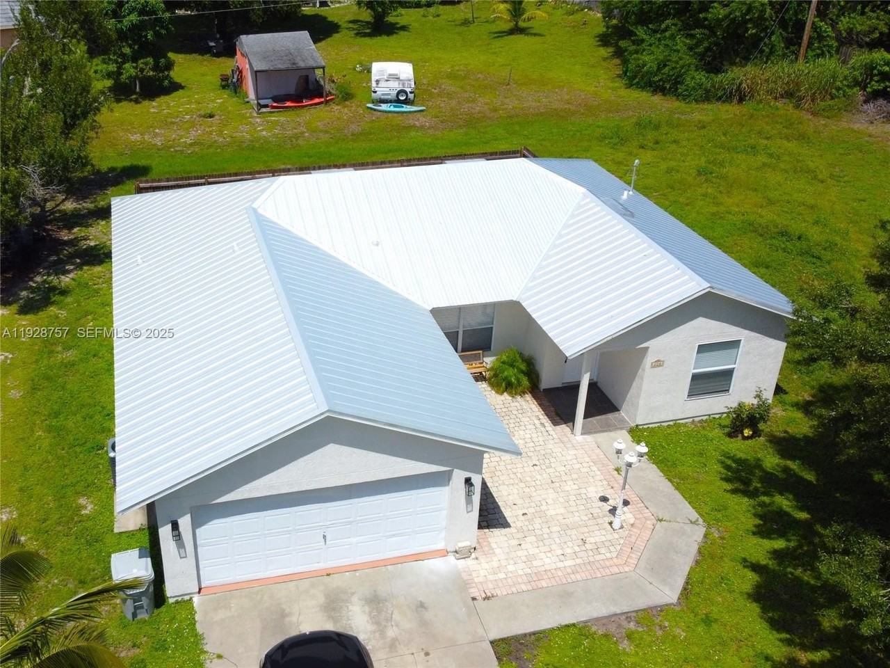 720 2nd Place Southwest - Photo 7 of 44