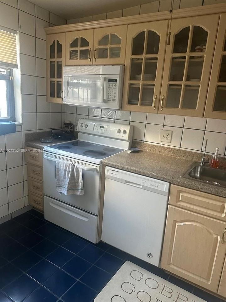 8000 Sw 152nd Ave #115 - Photo 7 of 33