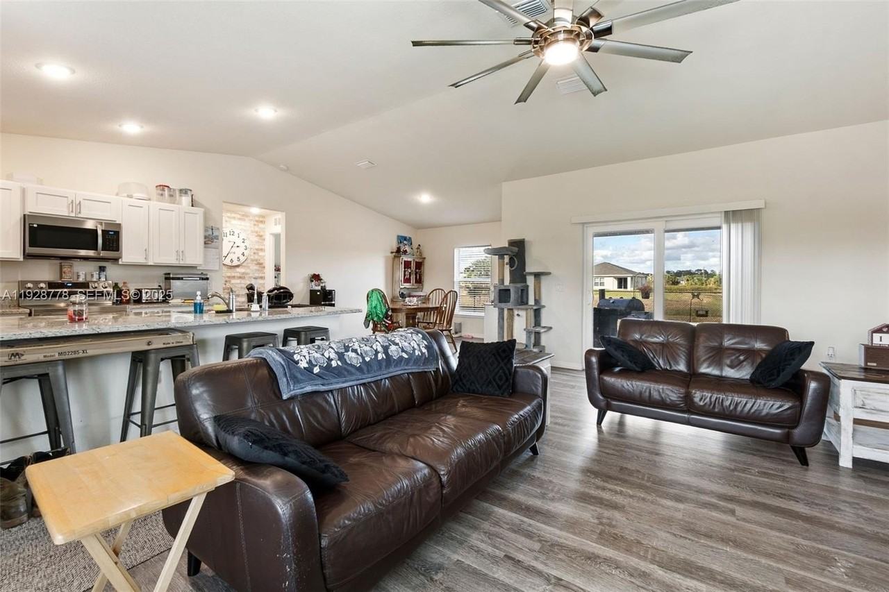 3019 Honeywood Road - Photo 4 of 18