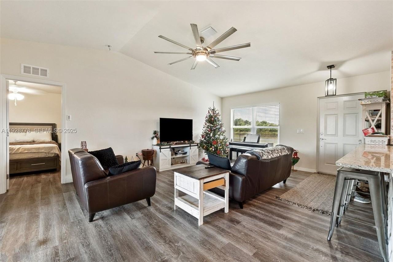 3019 Honeywood Road - Photo 6 of 18