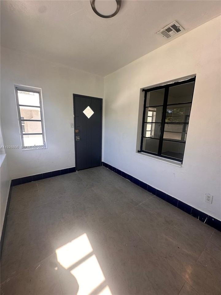 1836 Nw 33rd St #0 - Photo 3 of 14