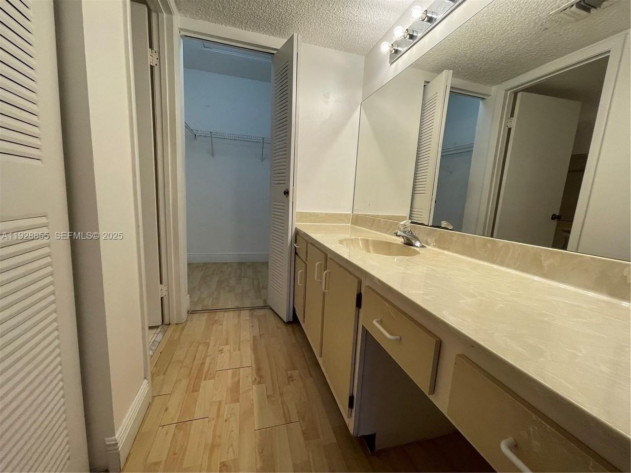 9755 Westview Dr #1223 - Photo 7 of 17