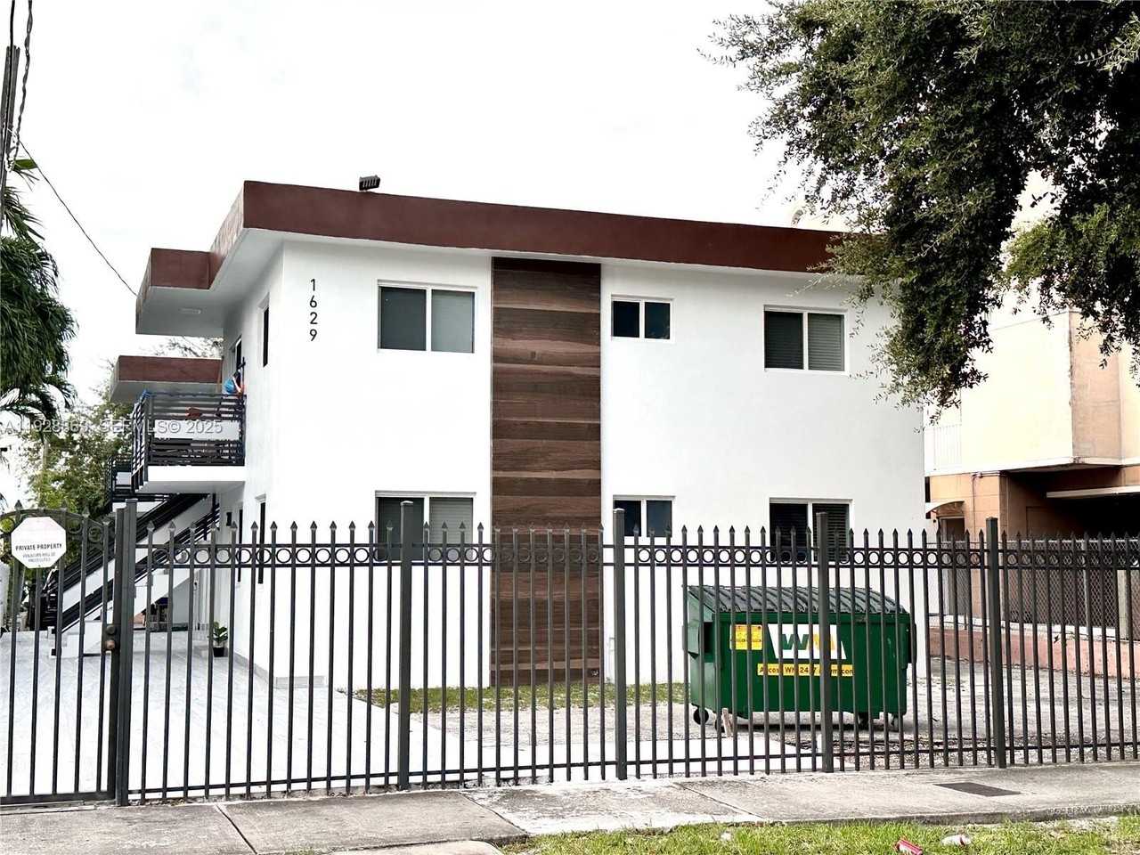 1629 Sw 3rd St #5 - Photo 2 of 24