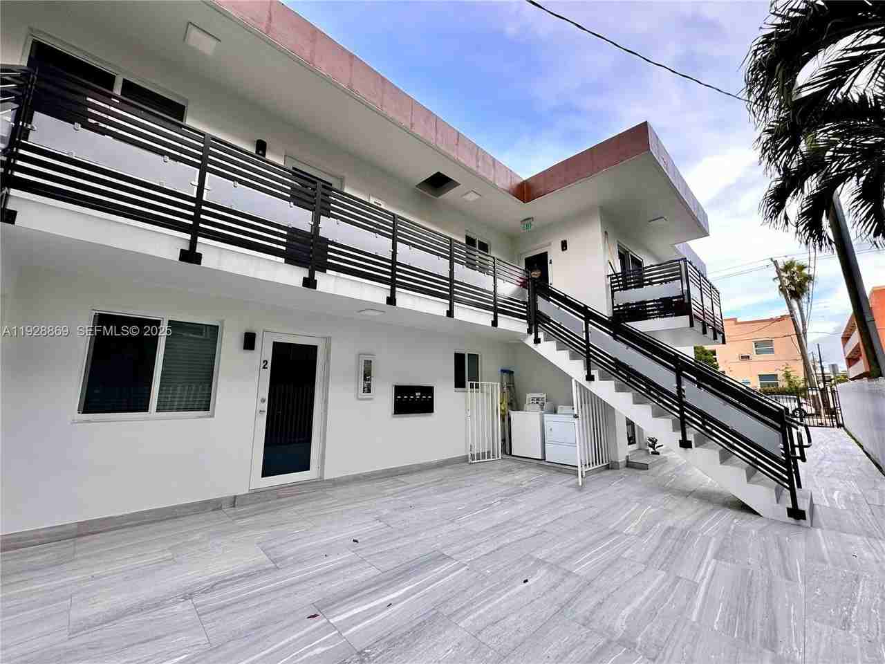 1629 Sw 3rd St #5 - Photo 5 of 24