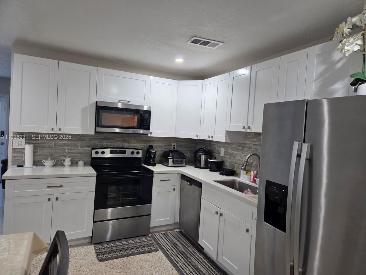 9228 Southwest 37th Street #9228 - Photo 2 of 14