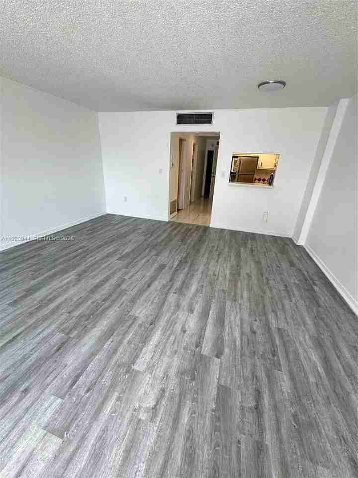 1470 Ne 125th Ter #205 - Photo 3 of 20