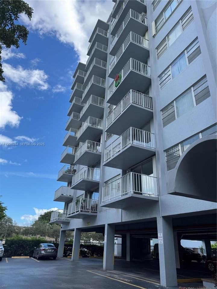 1470 Ne 125th Ter #205 - Photo 4 of 20