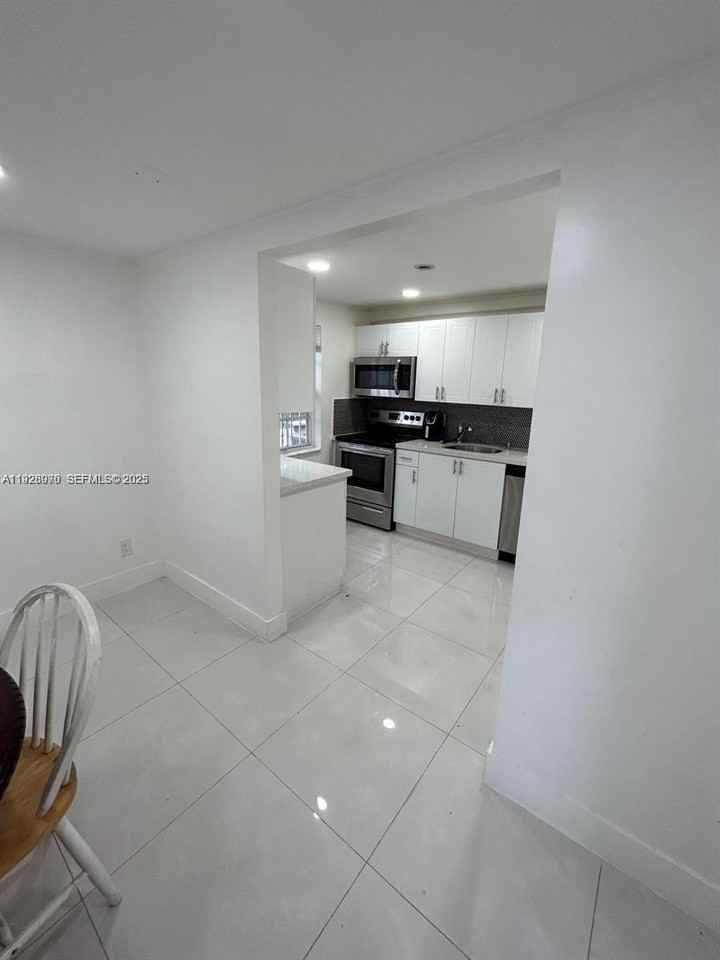 407 Northwest 33rd Street #3 - Photo 2 of 9