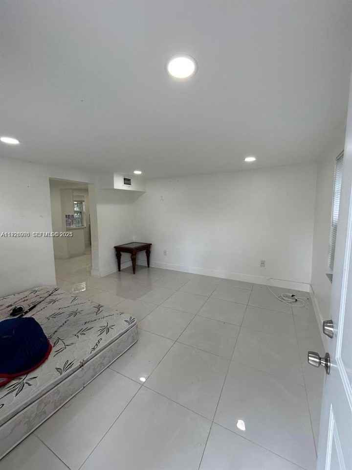 407 Northwest 33rd Street #3 - Photo 4 of 9