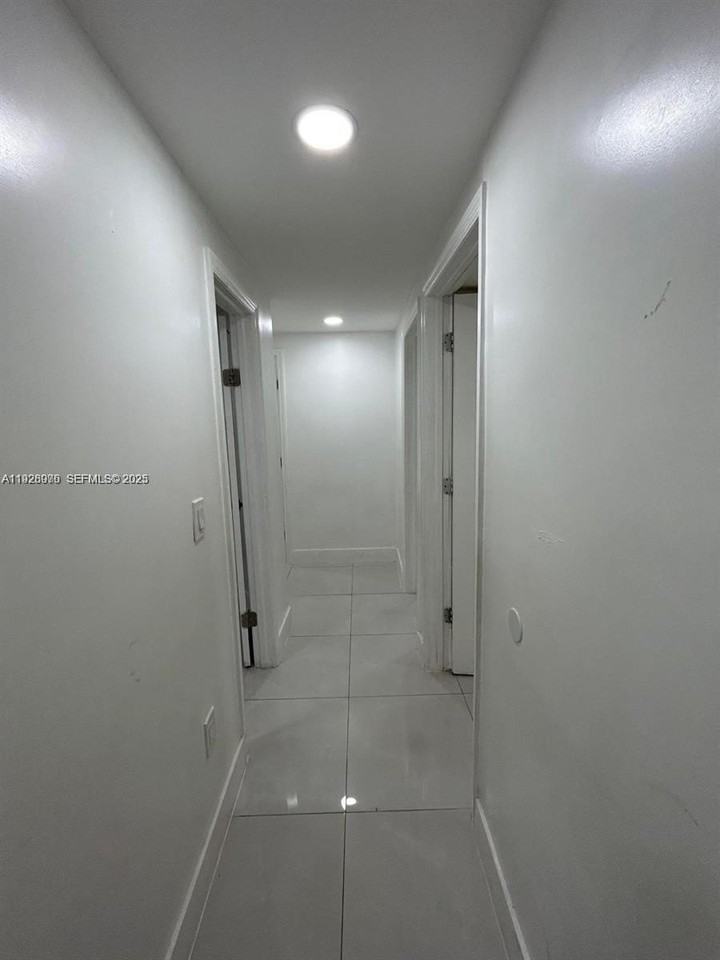 407 Northwest 33rd Street #3 - Photo 7 of 9