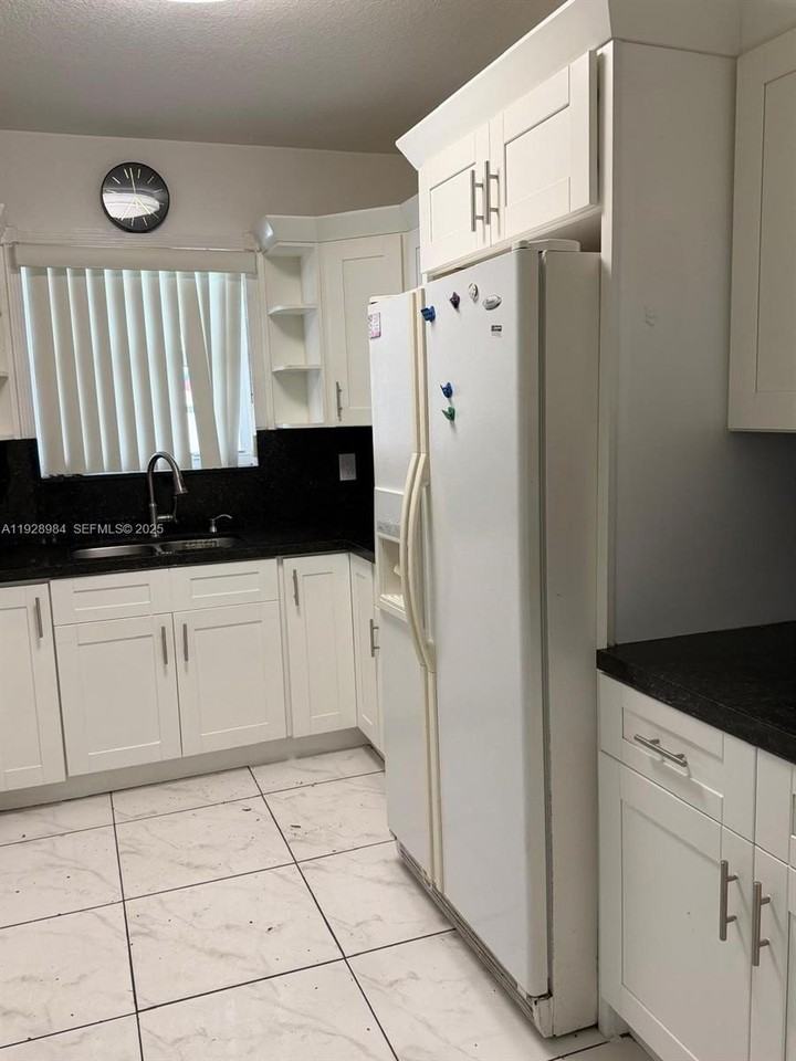 13100 Northwest 22nd Avenue - Photo 4 of 11