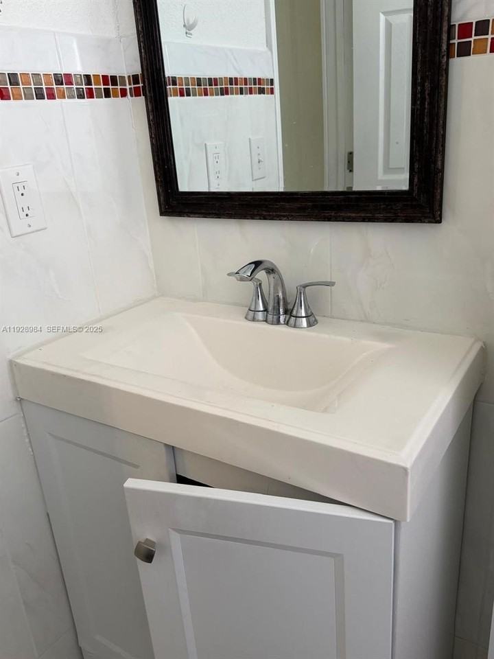 13100 Northwest 22nd Avenue - Photo 5 of 11